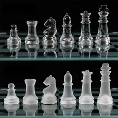 Cam Satranç Takımı - Buzlu ve Şeffaf Taşlarla Şık Tasarım